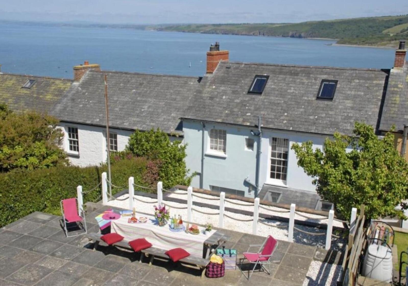 Bronwydd, Large Holiday Home In Seaside Town Of New Quay Exterior foto